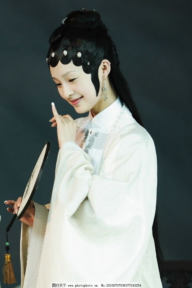 薛宝钗红楼梦新版