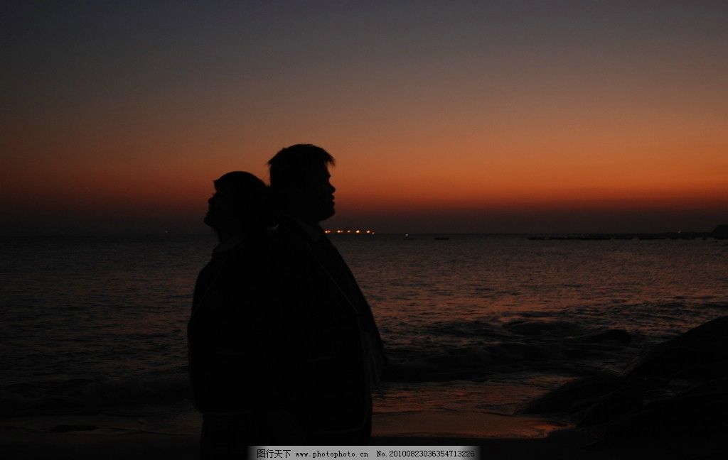夕阳之情 日落 海景 人物 情侣 人物摄影 人物图库