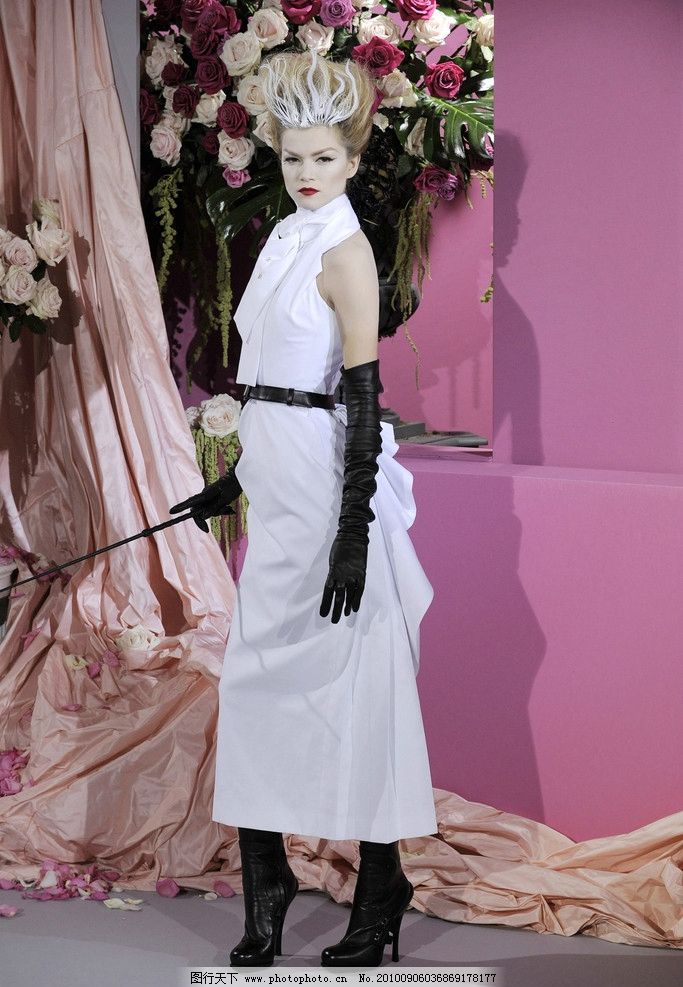 欧式宫廷女士套装 欧式 欧式风格 欧美模特 美女模特 服装模特 欧美美女 宫廷 女士 套装 美女 服装 宫廷服装 宫廷套装 高贵 典雅 宫廷贵妇 贵妇 性感 魅力 时尚 金发 连衣裙 高跟鞋 发型 气质 女性女人 人物图库 摄影 350DPI JPG